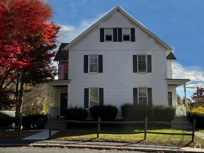 Building Photo - 206 Echo Lake Rd