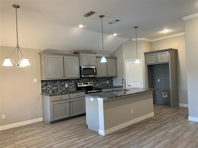 Building Photo - 148 Frank St