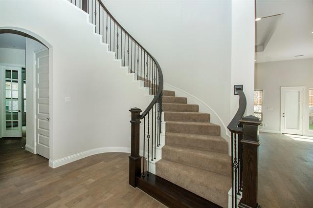 Building Photo - 2223 Clairmount Dr