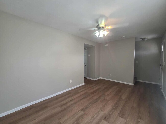 Foto del edificio - 936 W 8th St