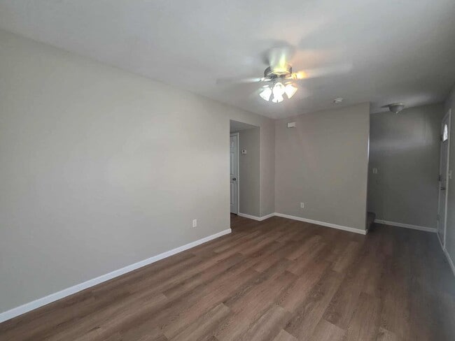 Building Photo - 936 W 8th St