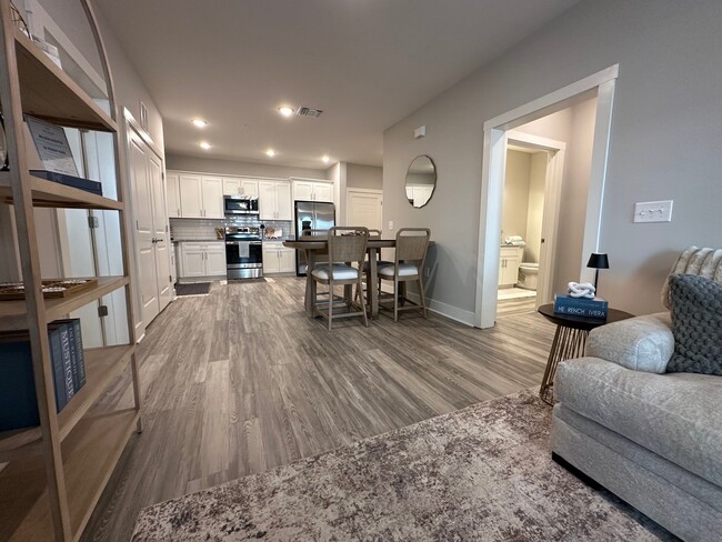 Building Photo - Pine Reserve Apartments