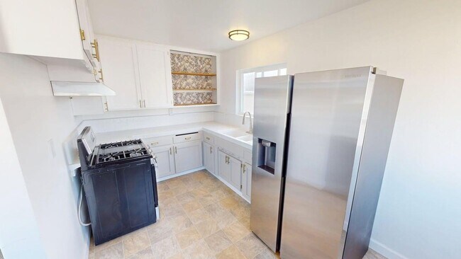 Foto del edificio - Large 2BD/1BA Upstairs Unit