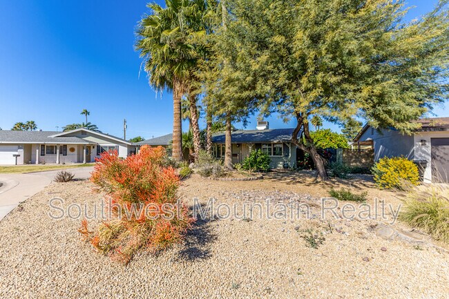 Foto del edificio - 8538 E Mitchell Dr