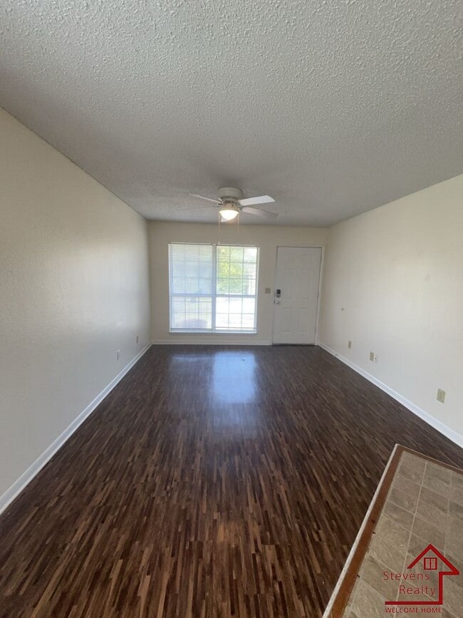 Building Photo - 443 Oriole Dr