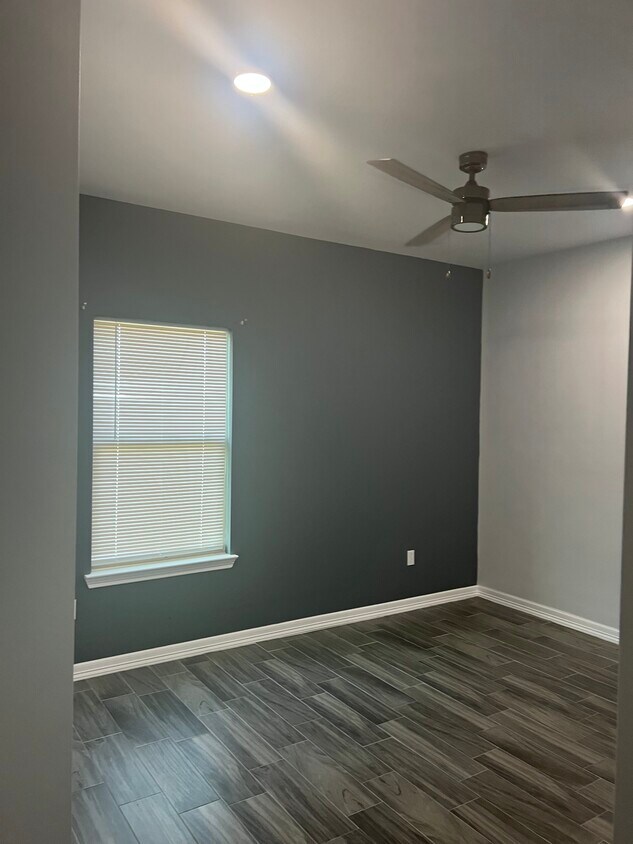 Foto principal - 901 N Trosper Blvd
