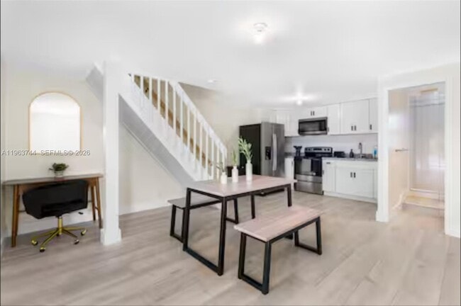 Building Photo - 601 SW 17th St