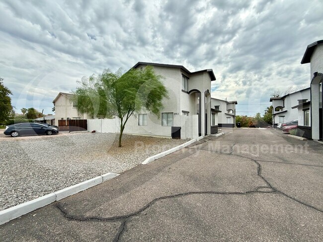 Foto del edificio - 2153 W Morten Ave