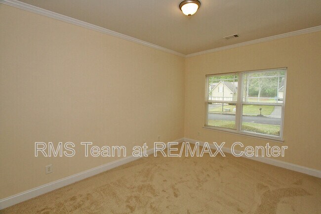 Building Photo - 728 Castle Top Ct SE