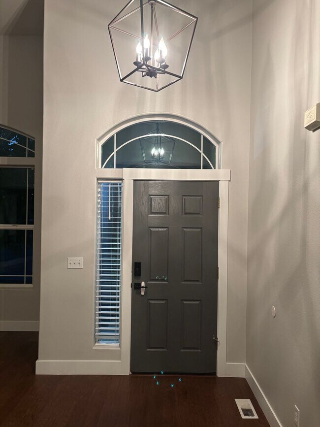 Foto del edificio - Wonderfully Designed Craftsman Home with P...