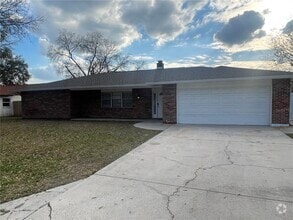 Building Photo - 26720 Hickory Loop