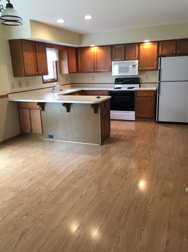 Kitchen - 261 Ironwood Dr