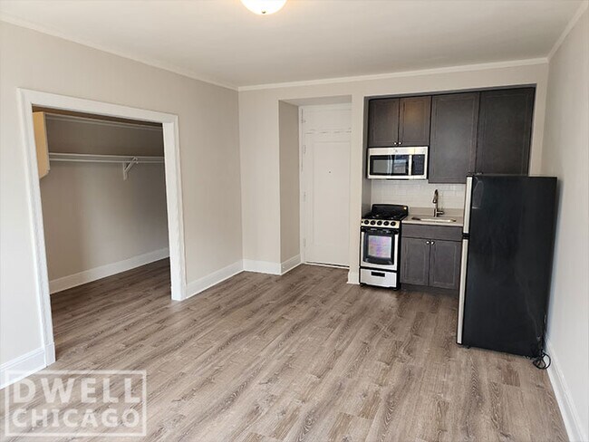 Foto del edificio - 3333 W Diversey Ave