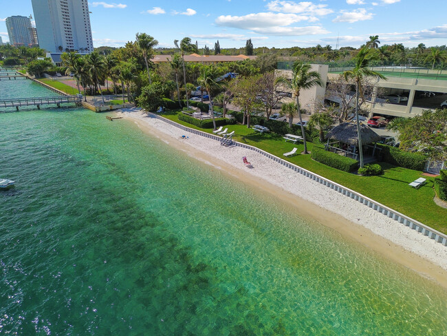 Building Photo - 5600 N Flagler Dr