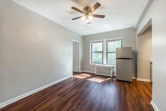 Building Photo - 1140 N La Salle Dr