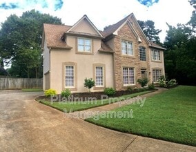 Building Photo - 3335 Woodside Ct