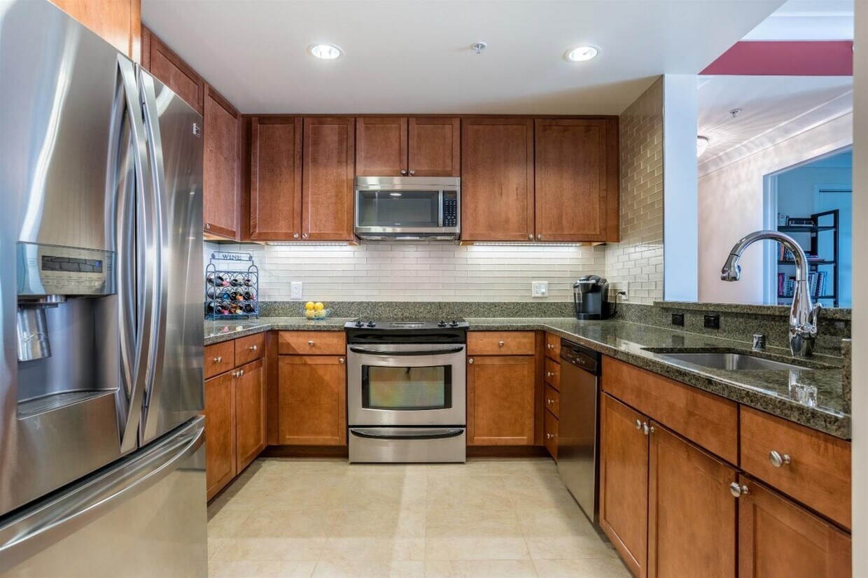 Foto principal - 175 W Saint James St