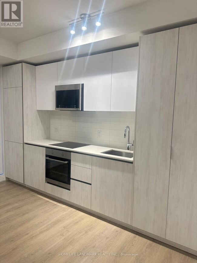 Building Photo - 8 Widmer St