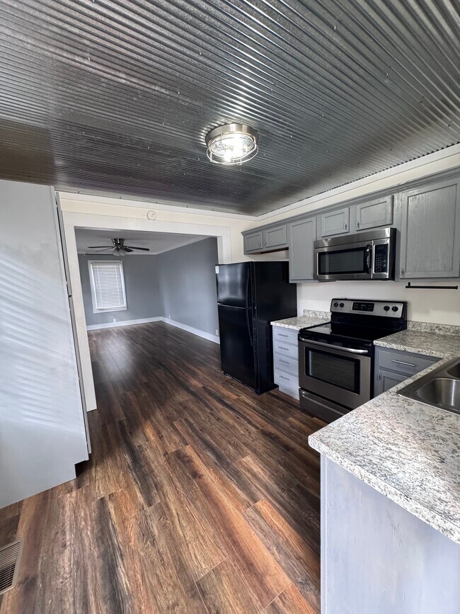 Foto del edificio - 1615 N Maple Ave