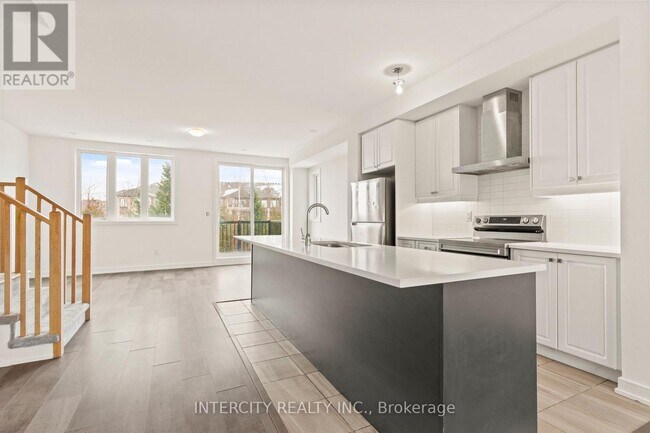 Building Photo - 14 Blue Frst Cres