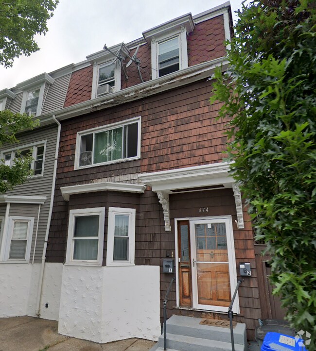 Building Photo - 474 E 7th St