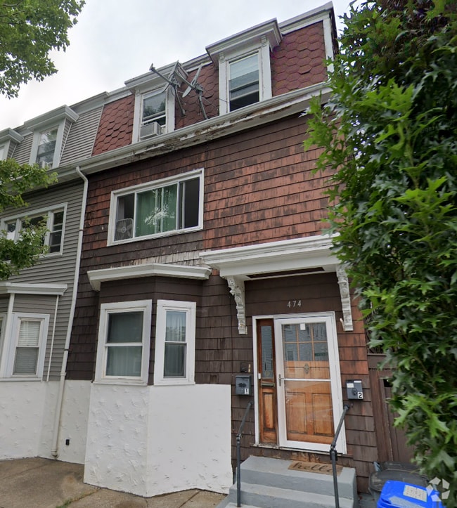 Building Photo - 474 E 7th St