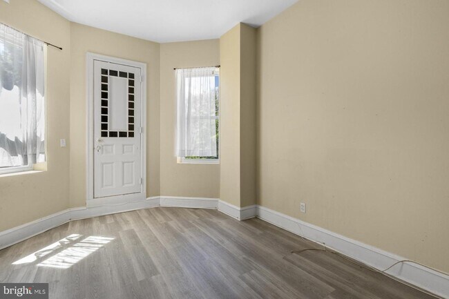 Foto del edificio - 1816 W Girard Ave