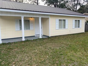 Building Photo - 239 Pointe S Dr