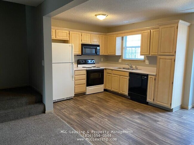 Foto del edificio - SOUTH GARDEN TOWNHOMES
