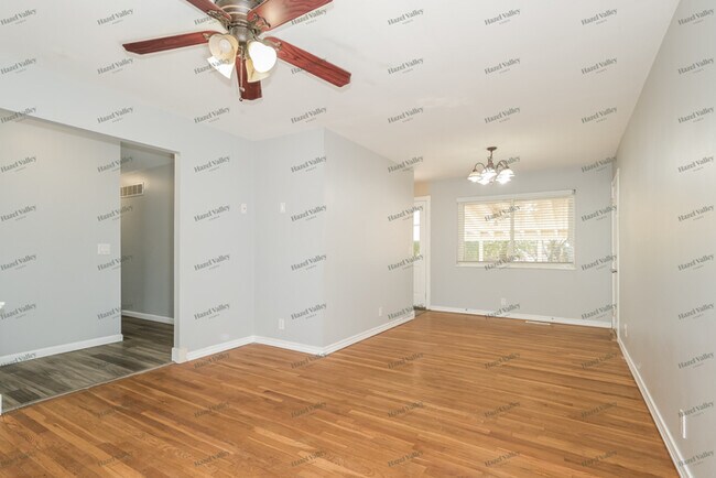 Foto del edificio - 1579 Matlock Dr