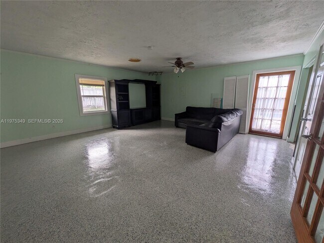 Foto del edificio - 8075 SE Palm St