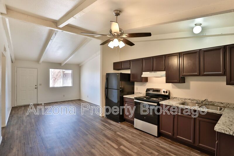 Foto principal - 8144 E 1st Ave