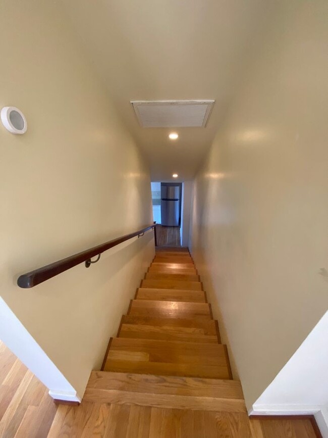 Building Photo - Modern Townhome with Gorgeous City Views – Prime Thousand Oaks Locati