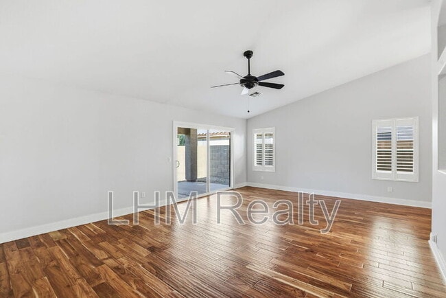 Building Photo - 1146 S Larkspur St