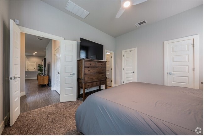 Building Photo - 8005 Izetta Ln