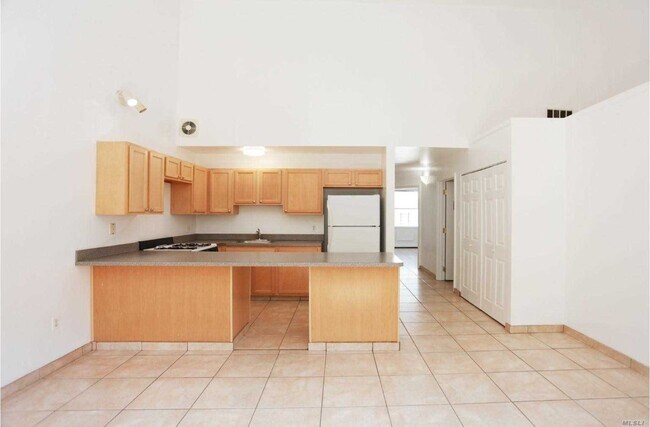 Building Photo - 33 Noll St