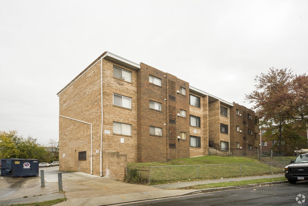 COMPLEJO DE VIVIENDAS 313 OFRECE Anacostia Rd - 313 Anacostia Rd SE
