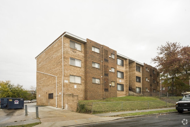 313 Anacostia Rd - 313 Anacostia Rd SE