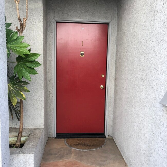 Building Photo - 15115 Burbank Blvd