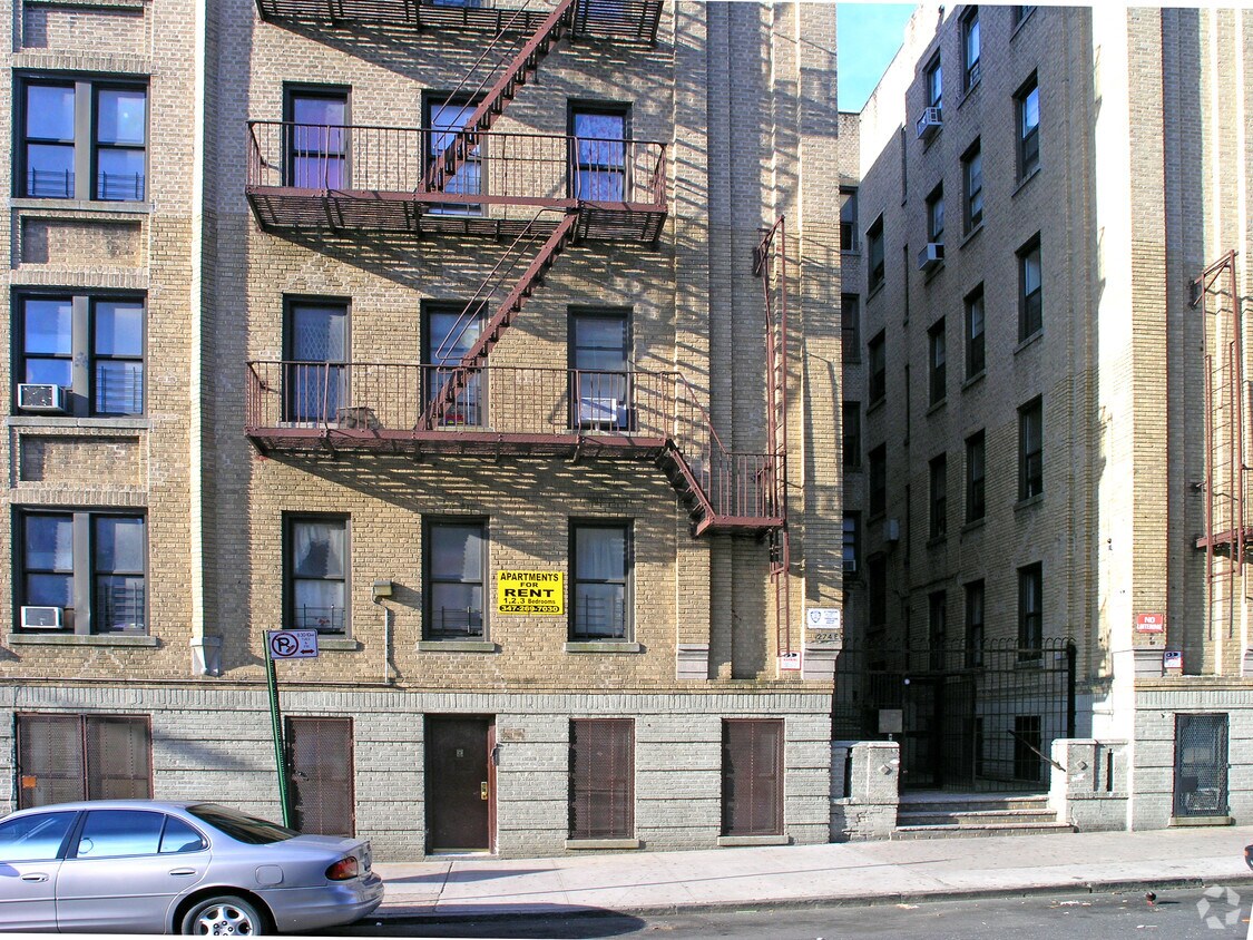 Building Photo - 1781 Clay Ave