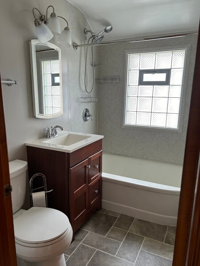 1452 S 86th St Unit 1452 S 86th Street Upper, West Allis, WI 53214