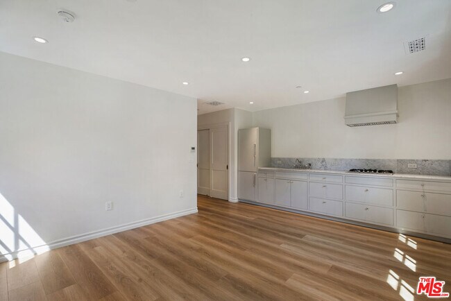 Foto del edificio - 3132 Belden Dr
