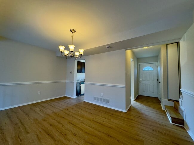 Foto del edificio - Charming 3 Bedrooms/2 Bathroom in Perry Hall, MD!