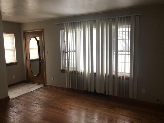 Building Photo - 611 Colfax St
