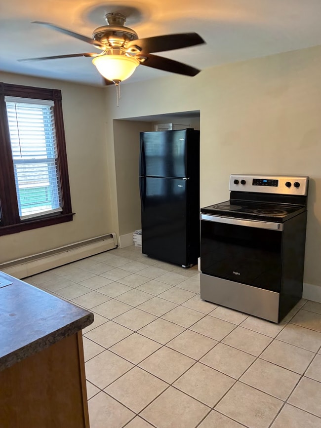 Building Photo - 74 Green Hill Pky