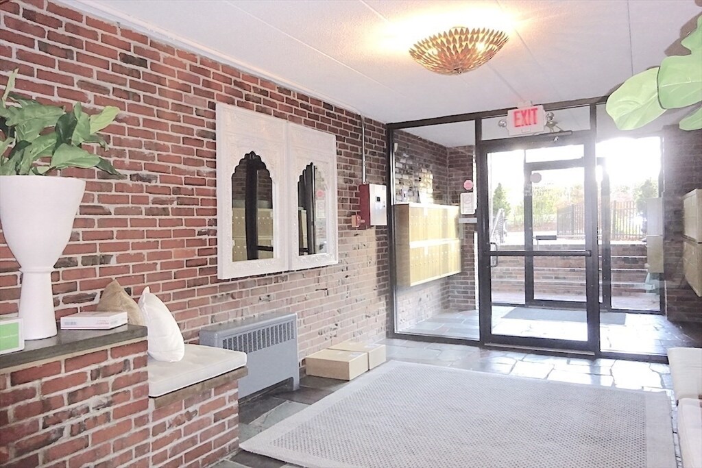 Primary Photo - 50 Water St