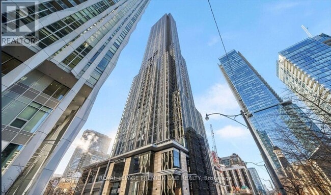 Building Photo - 11-6011 Yorkville Ave