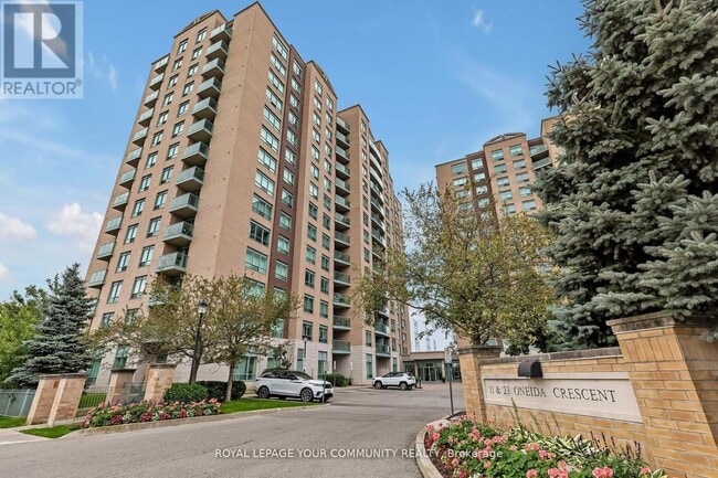 Building Photo - 11-511 Oneida Crescent