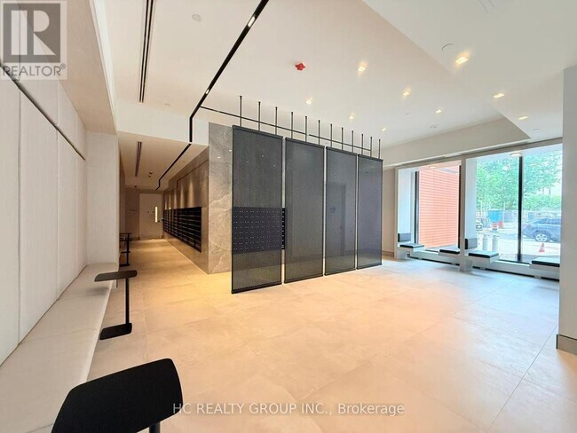 Building Photo - 609 Sherbourne St