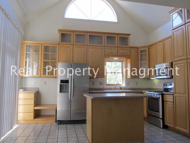Foto del edificio - Charming 2 br home plus Loft in Smithfield! Available in July! Pet Friendly!